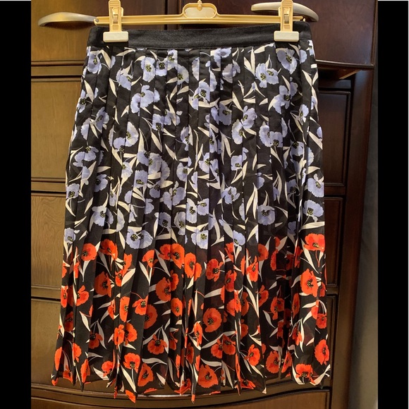 Ann Taylor Pleated Skirt. Sz 6. - Picture 1 of 5